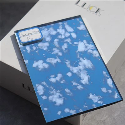 মেঘলা এন্টিক মিরর